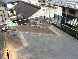 横浜市港北区　古い屋根材を撤去