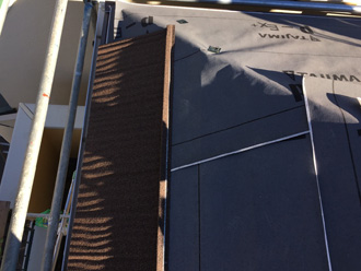 横浜市中区　屋根カバー工法　エコグラーニ（金属屋根材）設置