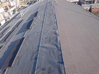 屋根葺き替え工事　屋根材設置