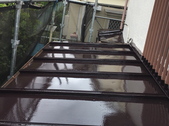 横浜市中区　瓦棒屋根の塗装　上塗り