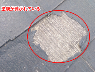 川崎市宮前区　カバー工法前の屋根　スレート塗膜が剥がれて傷んでいる
