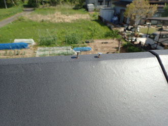 武蔵野市八幡町で屋根瓦を固定している釘を緩みにくいステンレスビスに交換、施工前写真