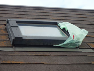 小平市津田町で雨漏りの原因だった天窓を撤去し、部分的に屋根葺き替え、施工前写真