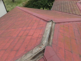 スレート屋根の棟板金が飛散