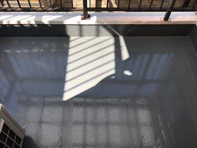 新宿区戸山にて風災による波板補修にあわせウレタン塗膜防水工事で雨漏りを防止、施工後写真