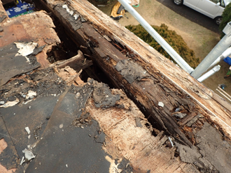 東村山市萩山町　屋根葺き替え工事　雨漏りによって傷んだ野地板