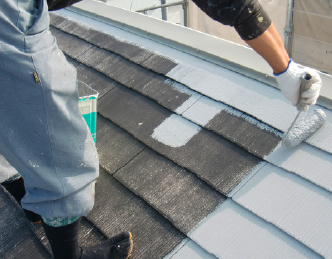 屋根塗装の下塗りに使用されるシーラーには油性・シンナー系の溶剤と水性タイプがあります
