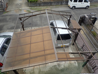 台風で屋根がなくなったカーポート