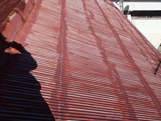 塗装が剥がれたトタン屋根