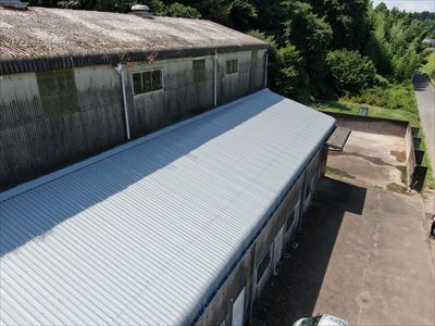 佐倉市飯田で大波スレート屋根の改修工事、リフレアルーフⅡを使用した屋根カバー工事を行いました、施工後写真