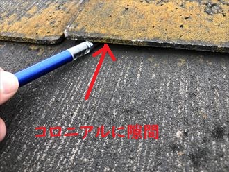 屋根材の反りによる隙間