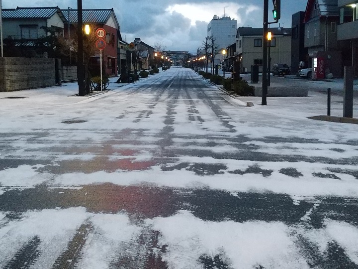 積雪後の道路