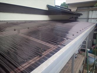 木更津市太田で、傷んだテラスの屋根材を耐久性の高いポリカで交換工事を行わせていただきました、施工後写真