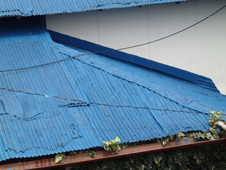 錆びや腐食により雨漏りが発生している屋根