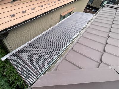 新宿区大久保にて劣化した塩化ビニル製の波板を耐久性の高いポリカーボネート製の波板へ交換工事を実施、施工後写真