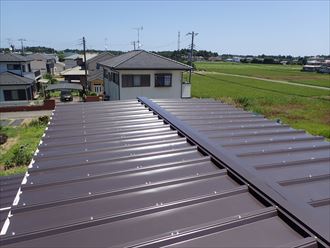 茂原市永田で、瓦棒屋根にニック金属のカバールーフ使用しての屋根カバー工事を行いました、施工後写真