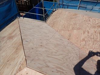 袖ケ浦市　野地板の設置作業風景