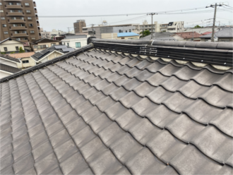木更津市朝日で屋根瓦がお隣に落下しない様に、金属屋根に葺き替え工事、施工前写真